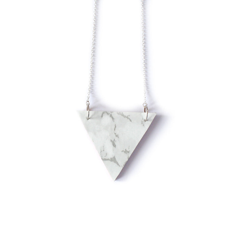 Marble-Effect Pendant Necklace