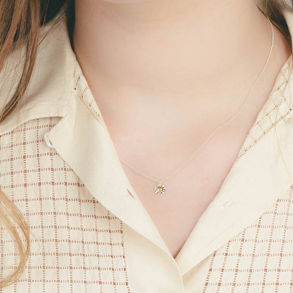 Tiny Daisy Flower Head Necklace