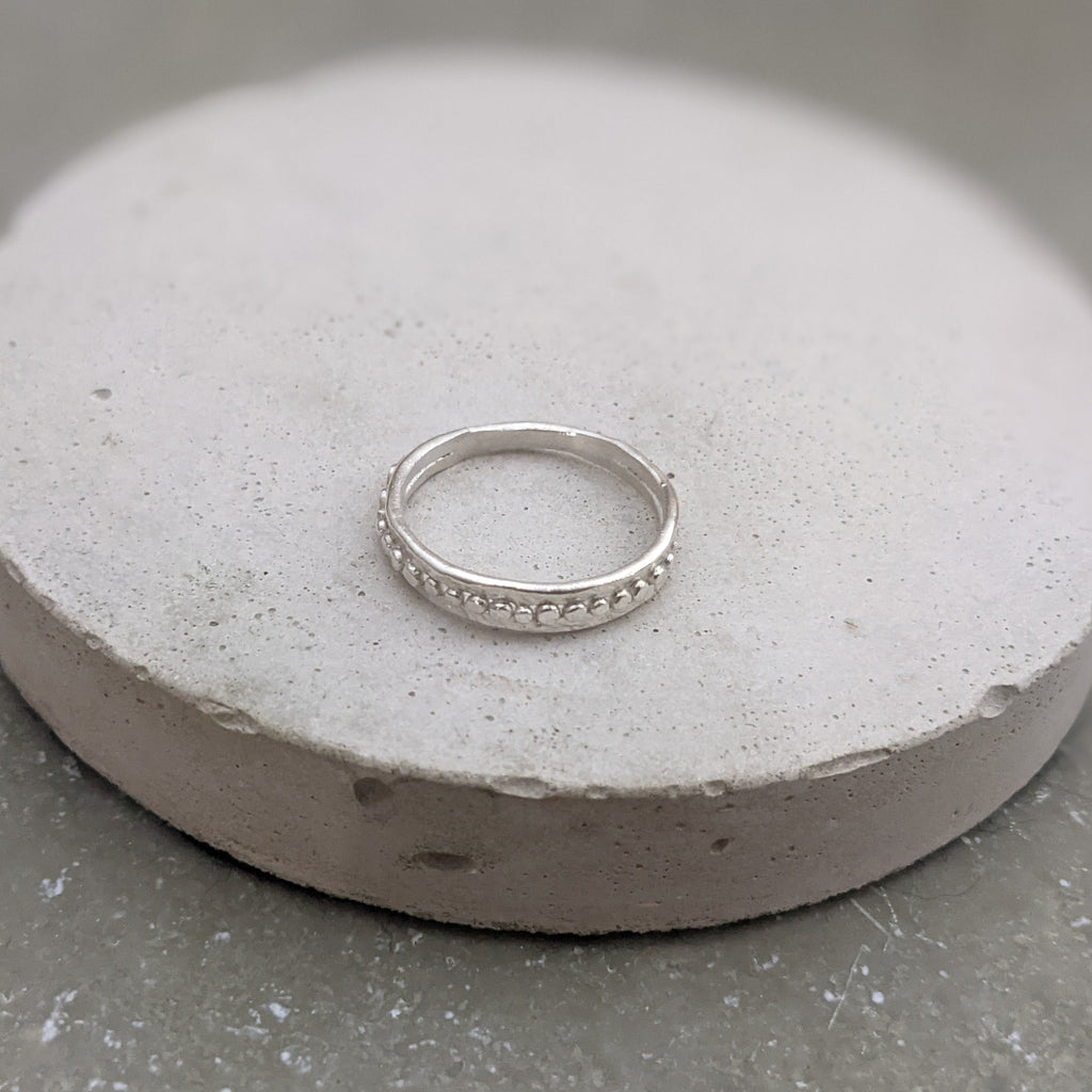 Pebble Scatter Ring, Silver
